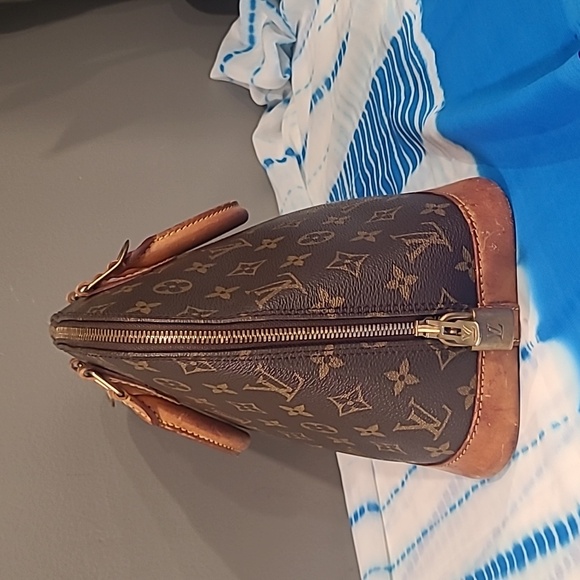 LOUIS VUITTON AUTHENTIC - Picture 4 of 16